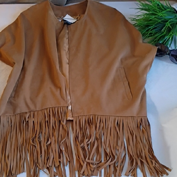 Elegant Tan Fringe Vest  for Women - Picture 3 of 9